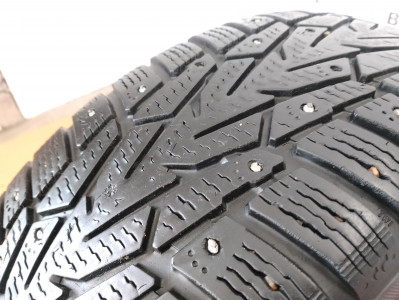 Шины зимние шипованные б/у Nokian Nordman 7 SUV 215/65 R16 102T