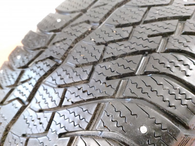 Шины зимние шипованные б/у Viatti Bosco Nordico 255/55 R18 109T