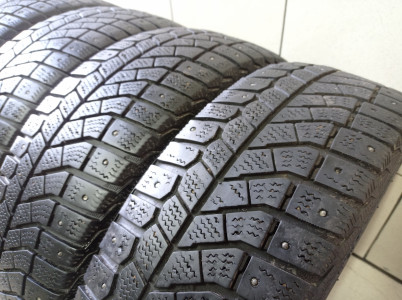 Шины зимние шипованные б/у Viatti Brina Nordico 185/65 R15 88T