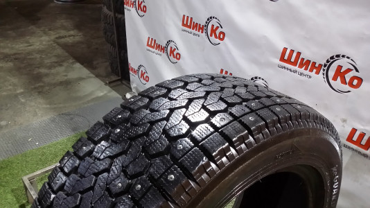 Шины зимние шипованные б/у Yokohama IceGuard F700Z 205/55 R16 91Q