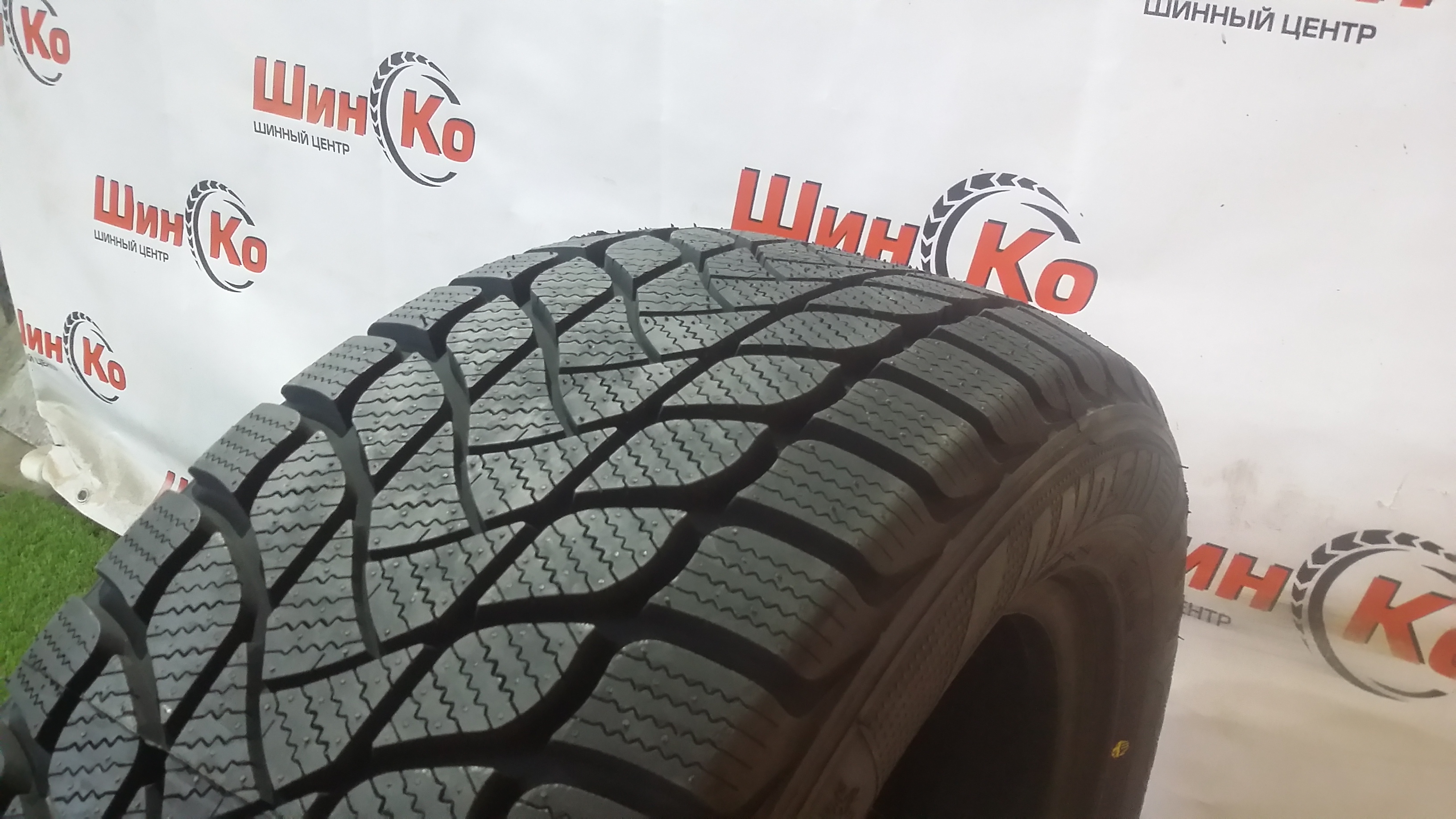 Шины зимние нешипованные новые Landsail Winter Lander 205/55 R16 94H